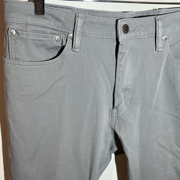 Men’s EUC Levi’s 36W 32L Gray Denim Structured Cotton Jeans Pants - Picture 5 of 11